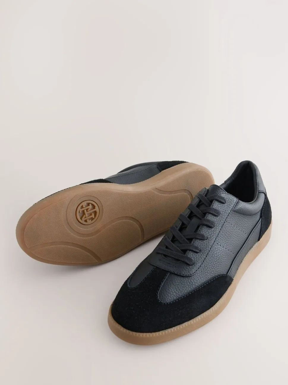 Zwart - Chic-casual vetersneakers met suède afwerking