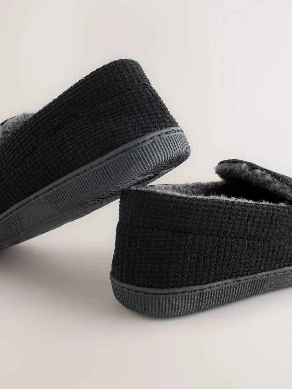 Zwart - Closed Back Textured Slippers