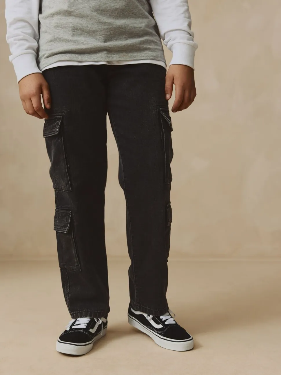 Zwart - Denim cargojeans met meerdere zakken en 100% katoen (3 - 16 jr)