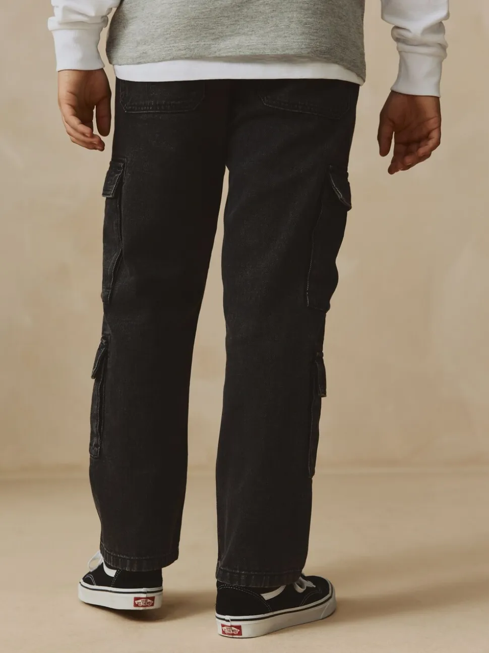 Zwart - Denim cargojeans met meerdere zakken en 100% katoen (3 - 16 jr)