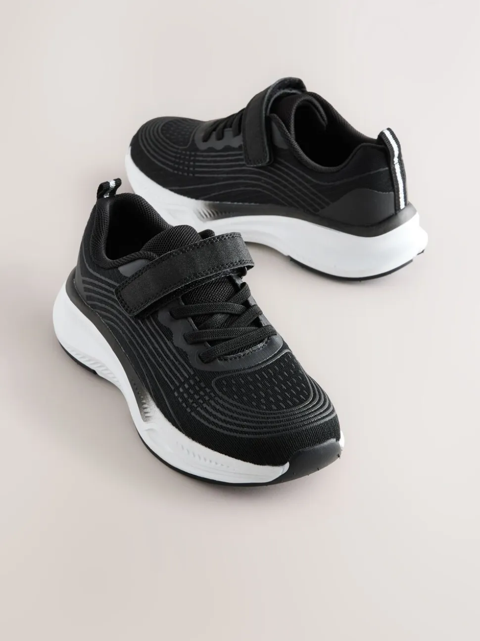 Zwart - Elastische sneakers met veters