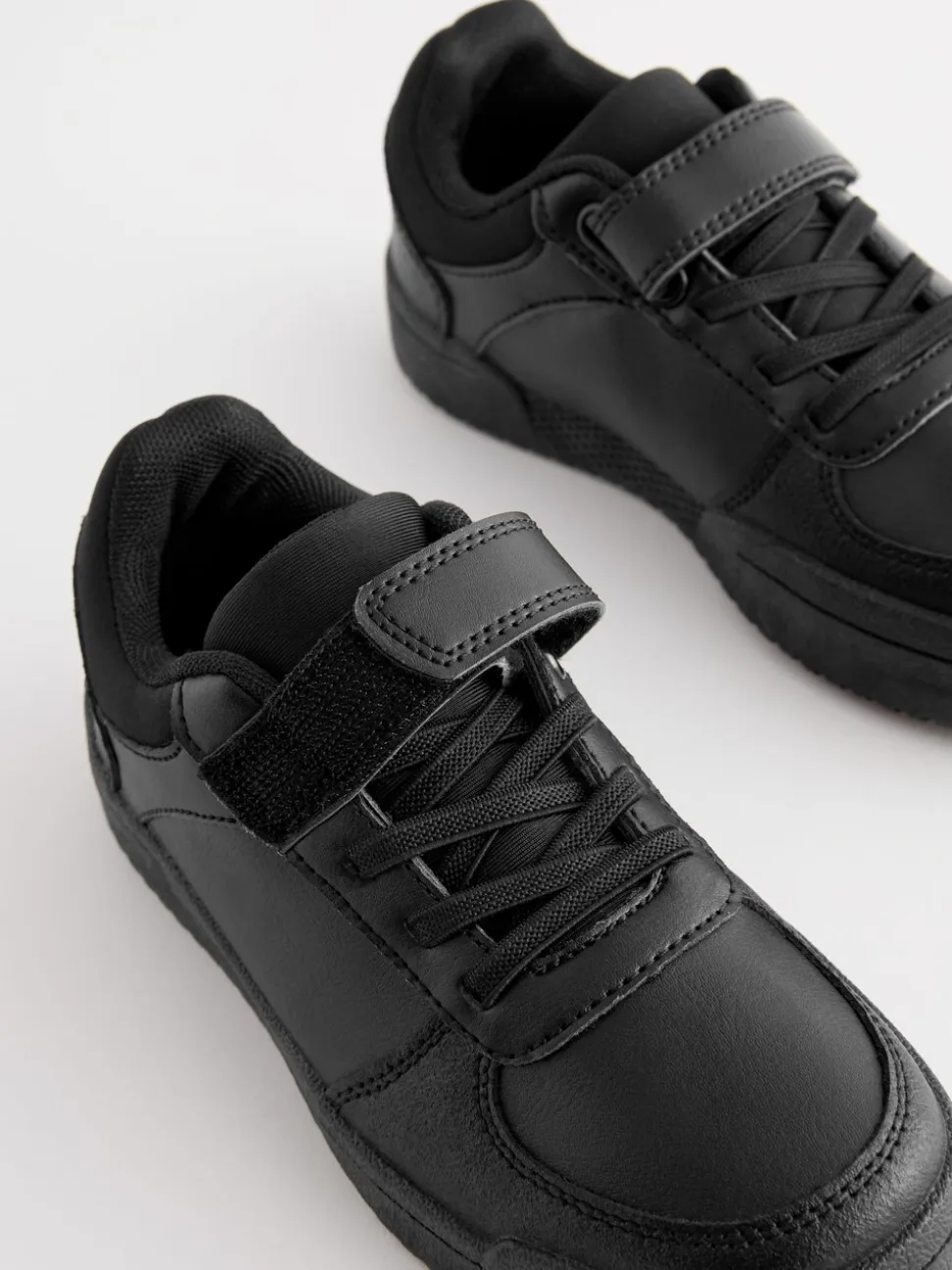 Zwart - Elastische vetersneakers voor school met 1 bandje