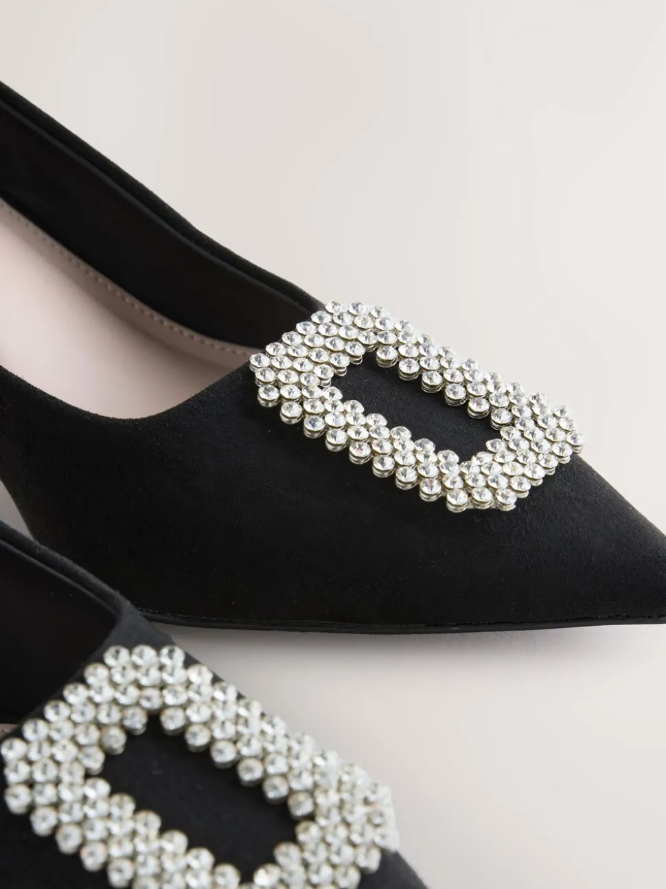 Zwart - Forever Comfort - Spitse hakken met siersteentjes
