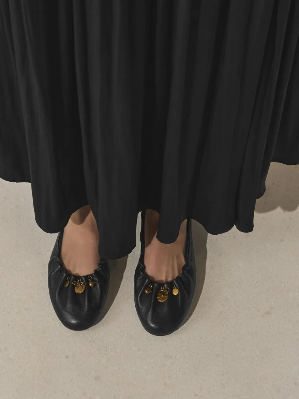 Zwart - Forever Comfort® Leather Ruched Charm Ballet Flats