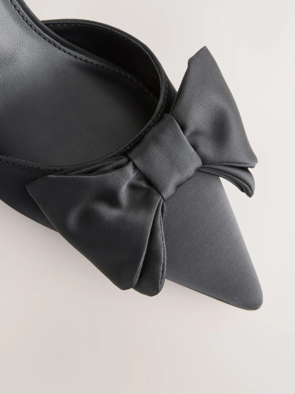 Zwart - Forever Comfort® schoenen met strik, hielbandje en spitse neus