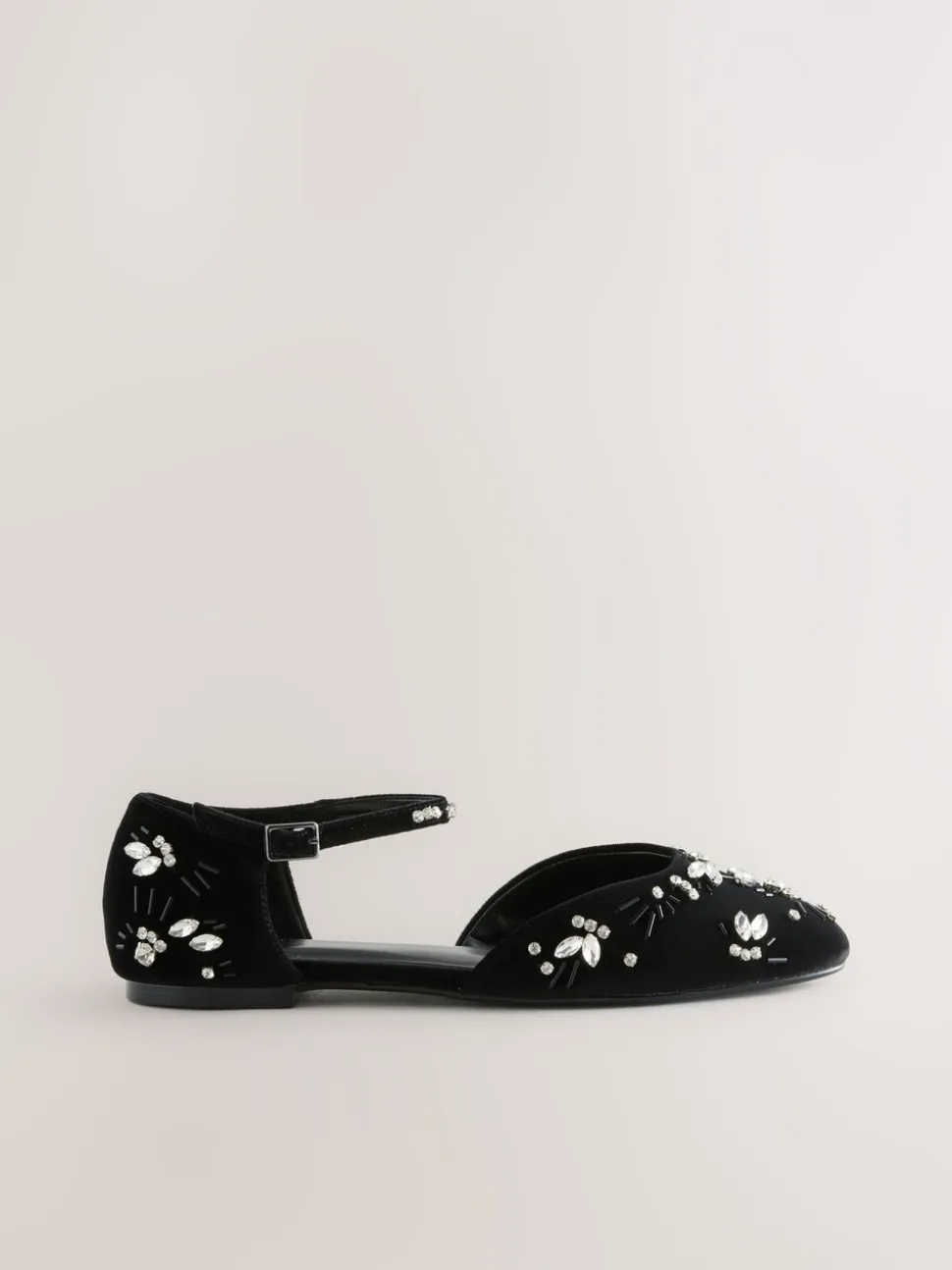 Zwart - Forever Comfort® Velvet Embellished Two Part Closed Toe Shoes
