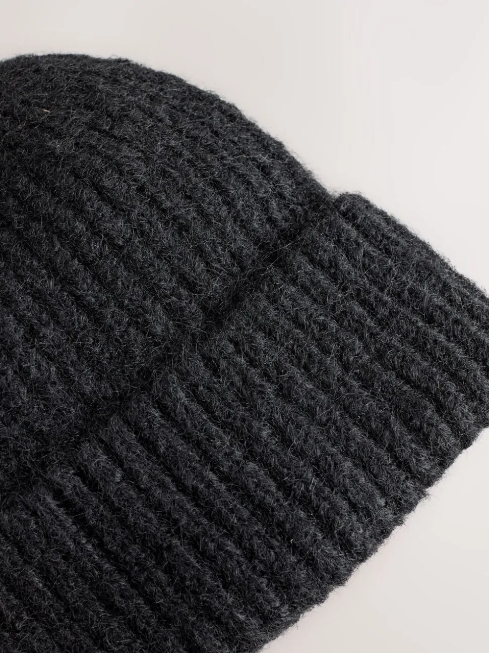 Zwart - Geribbelde beanie-muts met wol