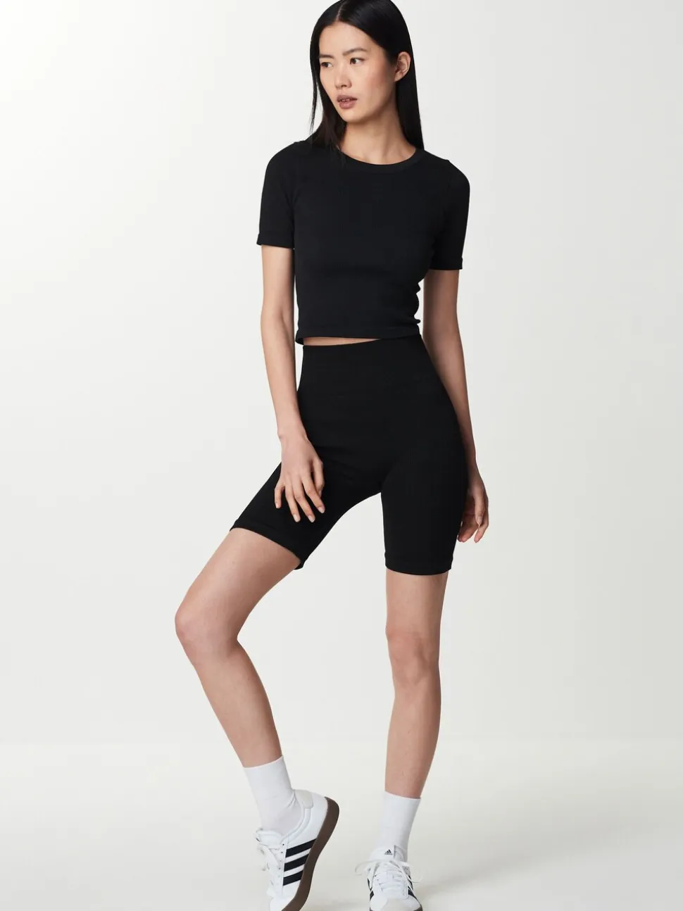 Zwart - Geribbelde fietsshort met hoge taille