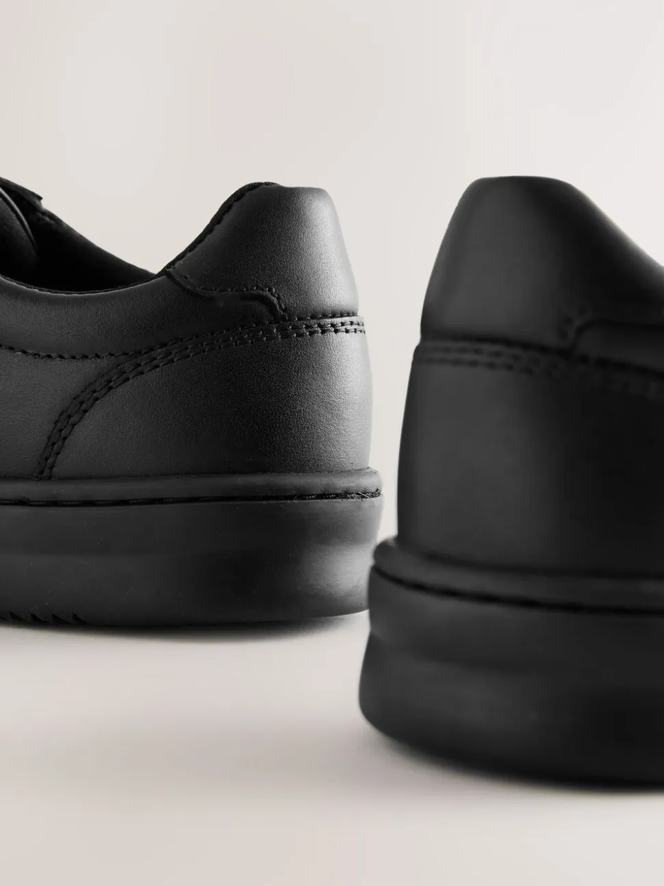 Zwart - Geveterde leren schoolschoenen