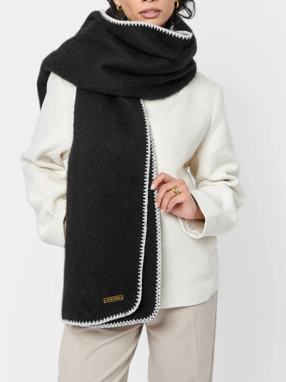 Zwart - Katie Loxton Whipstitch Scarf
