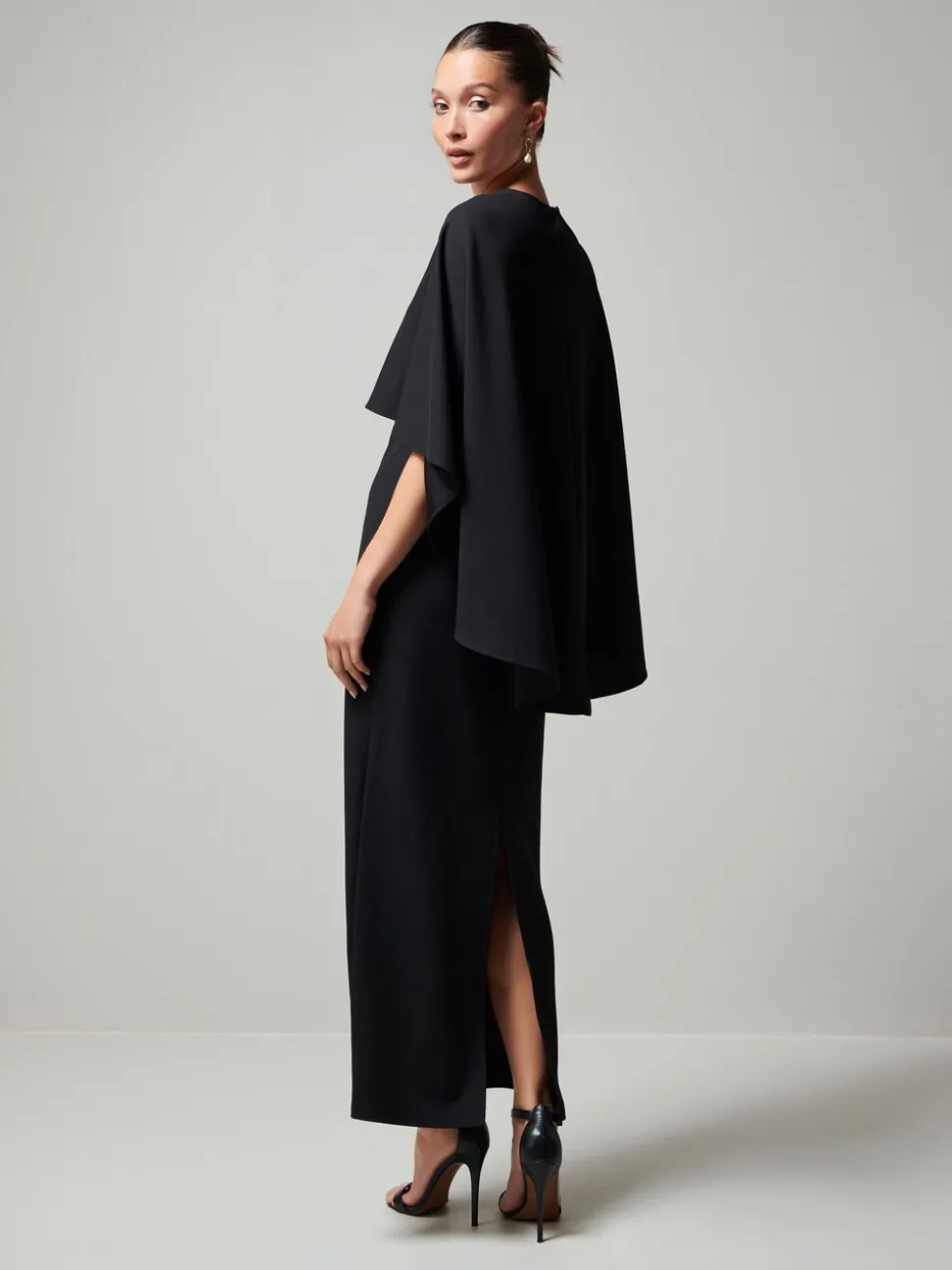 Zwart - Lange jurk met cape