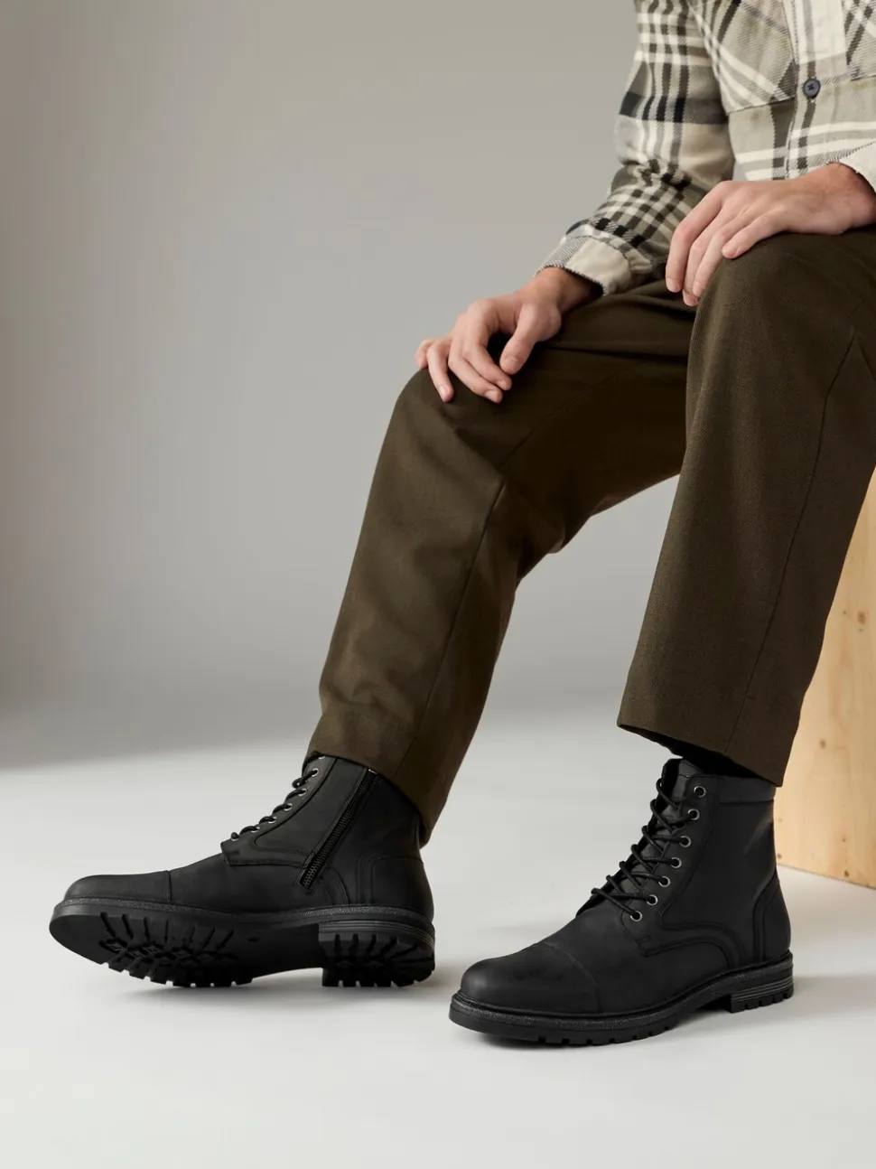 Zwart - Leather Toe Cap Zip Up Boots