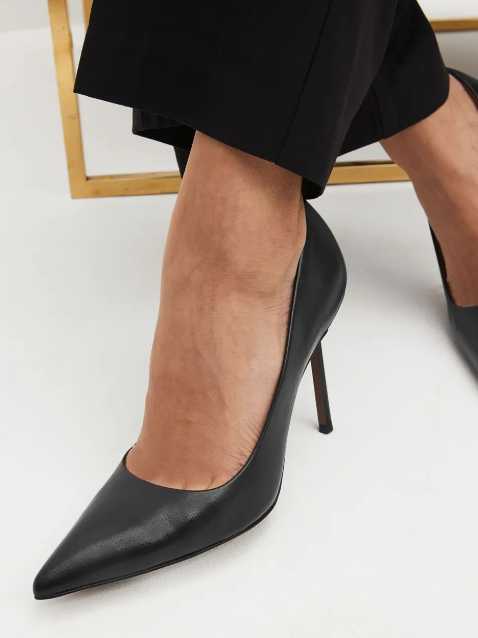 Zwart - Leren spitse pumps
