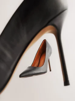 Zwart - Leren spitse pumps