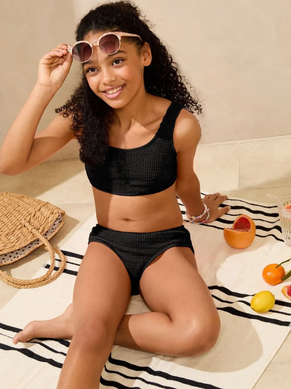 Zwart - Lipsy bikini met diepe ronde hals, textuur (5-16 jr)
