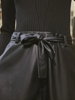 Zwart - Midi-jurk met imitatieleren mix en riem
