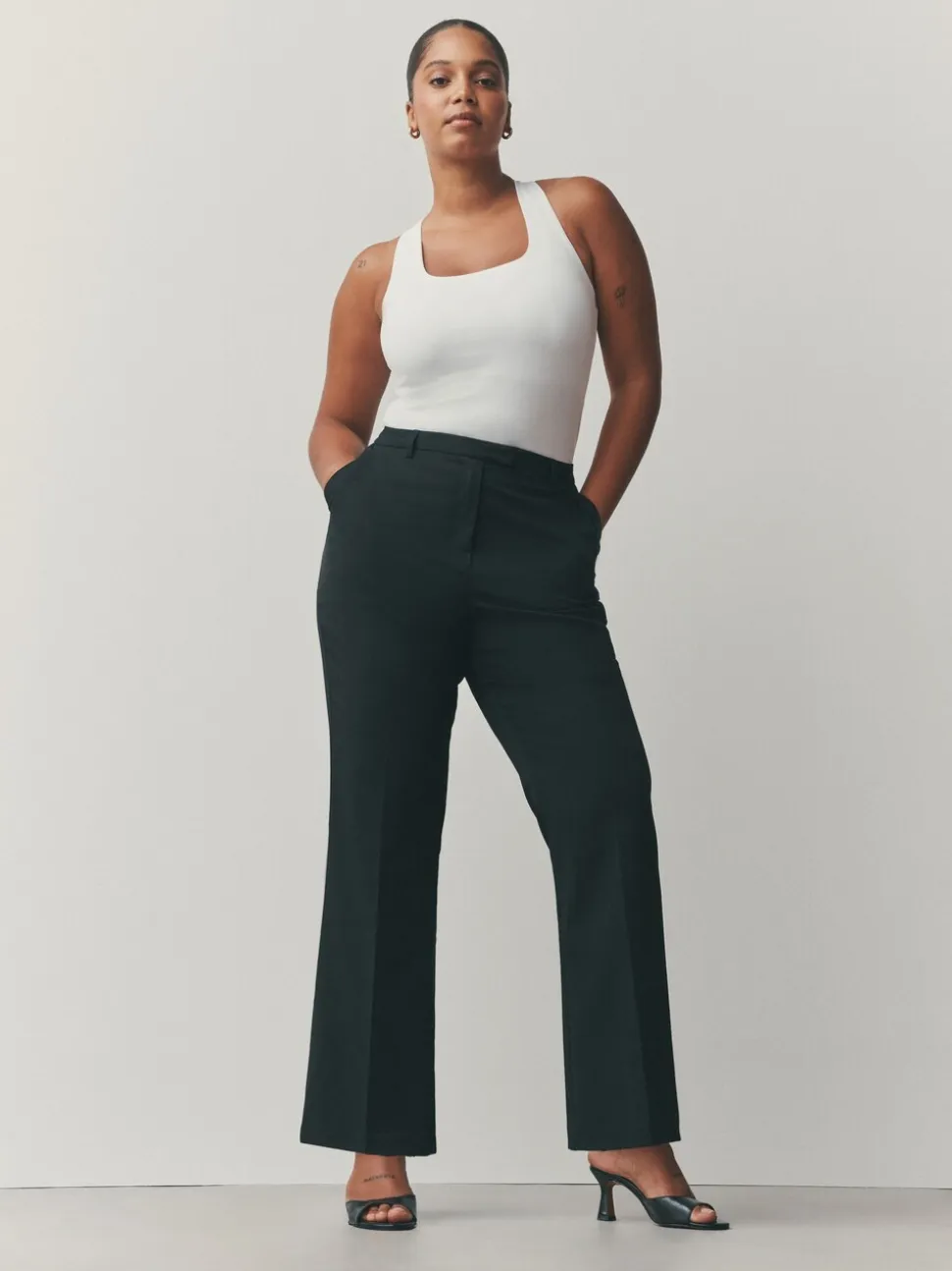 Zwart - Modieuze Hourglass broek met bootcut