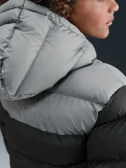 Zwart - Nike - Gewatteerd jack met kleurvlakken