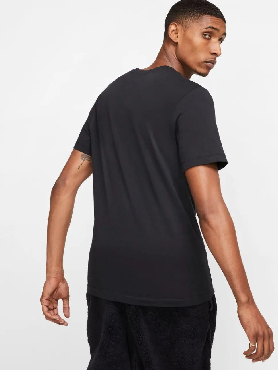 Zwart - Nike Club T-shirt