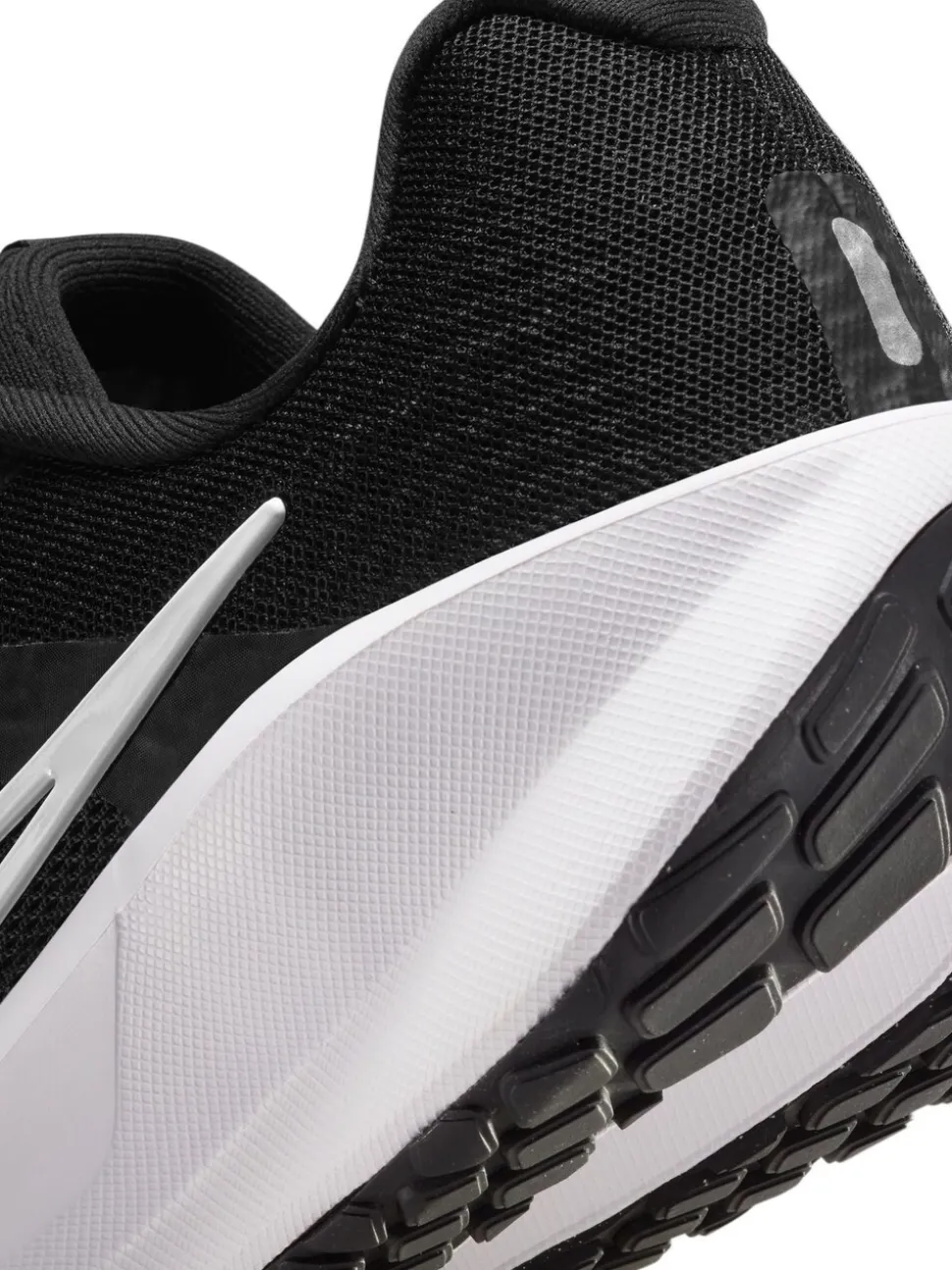 Zwart - Nike Downshifter 13 Road hardloopsneakers