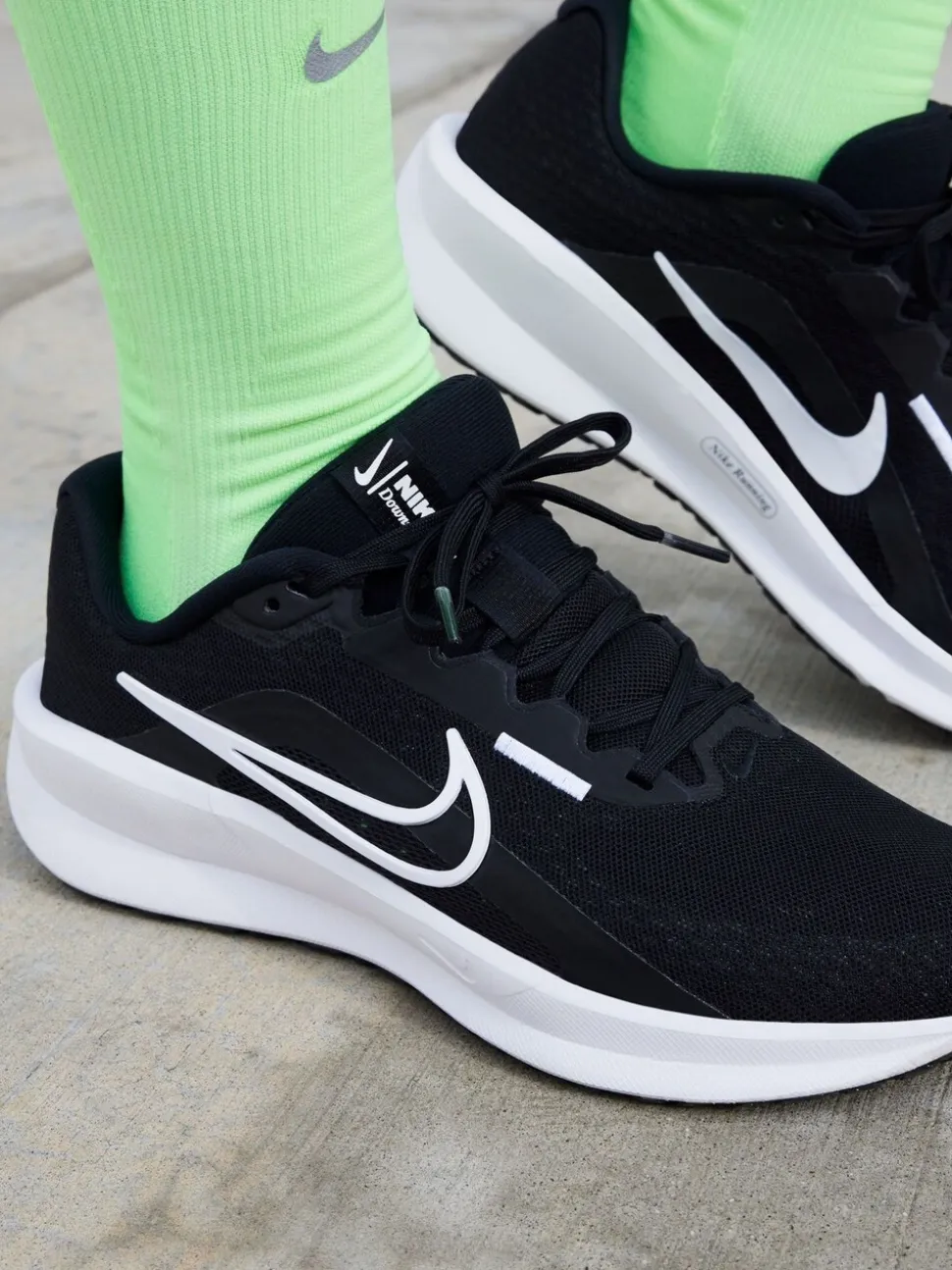Zwart - Nike Downshifter 13 Road hardloopsneakers