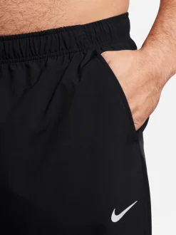 Zwart - Nike Dri-FIT Form trainingsbroek met taps toelopende pijpen