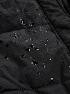 Zwart - Regenbestendige bodywarmer met capuchon en gebreide kraag