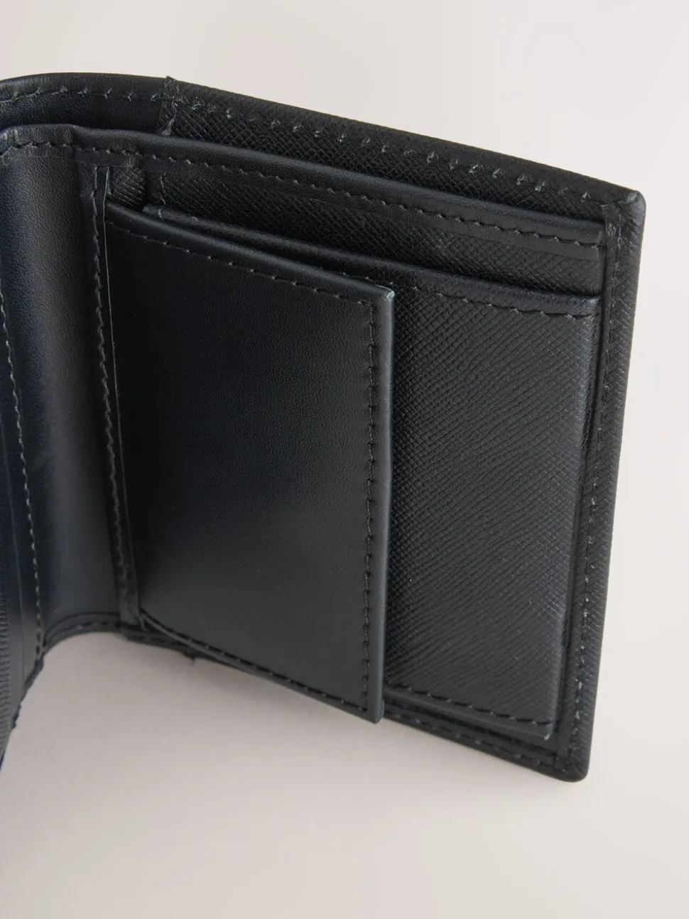 Zwart - Saffiano Leather Swirly N Bifold Wallet