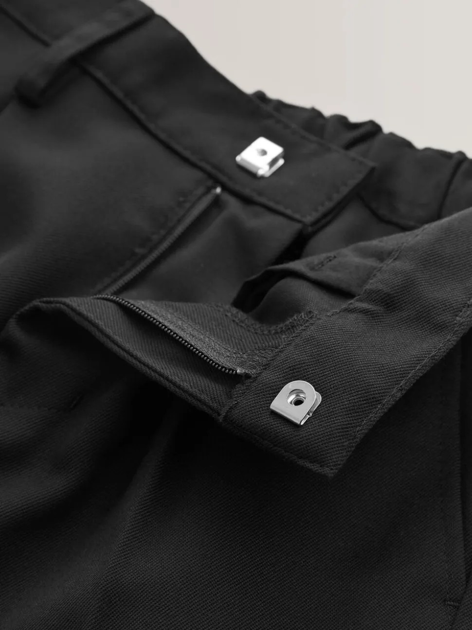 Zwart - Schoolbroek met geplooide voorkant (3-17 jr)