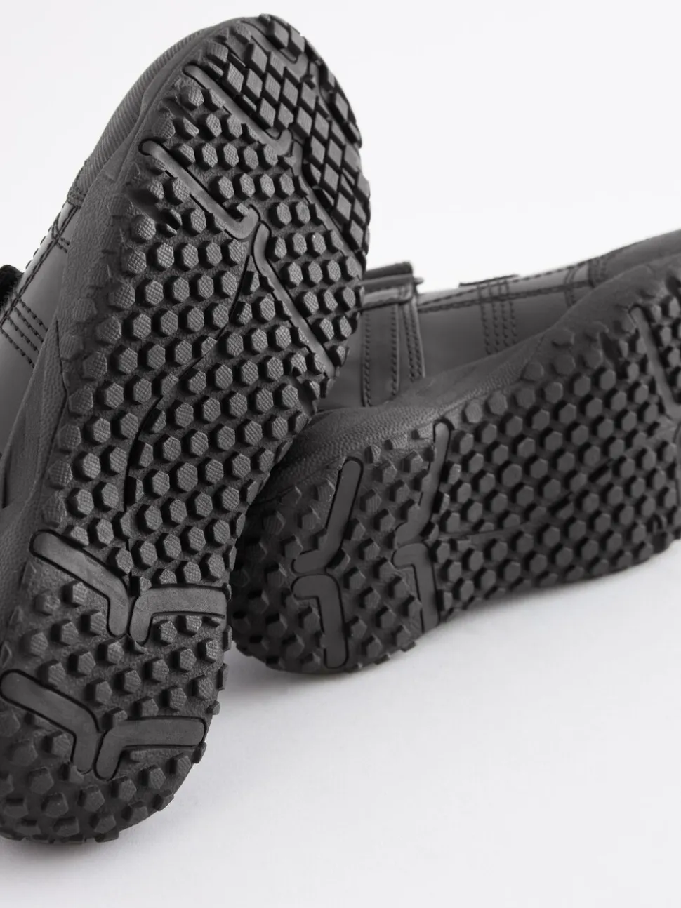 Zwart - Schoolschoenen van leer met klittenbandsluiting