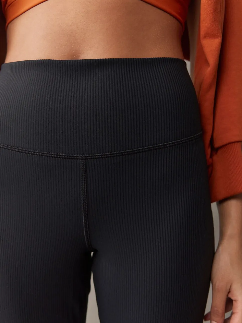 Zwart - self. Geribde wijde legging