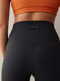 Zwart - self. Geribde wijde legging