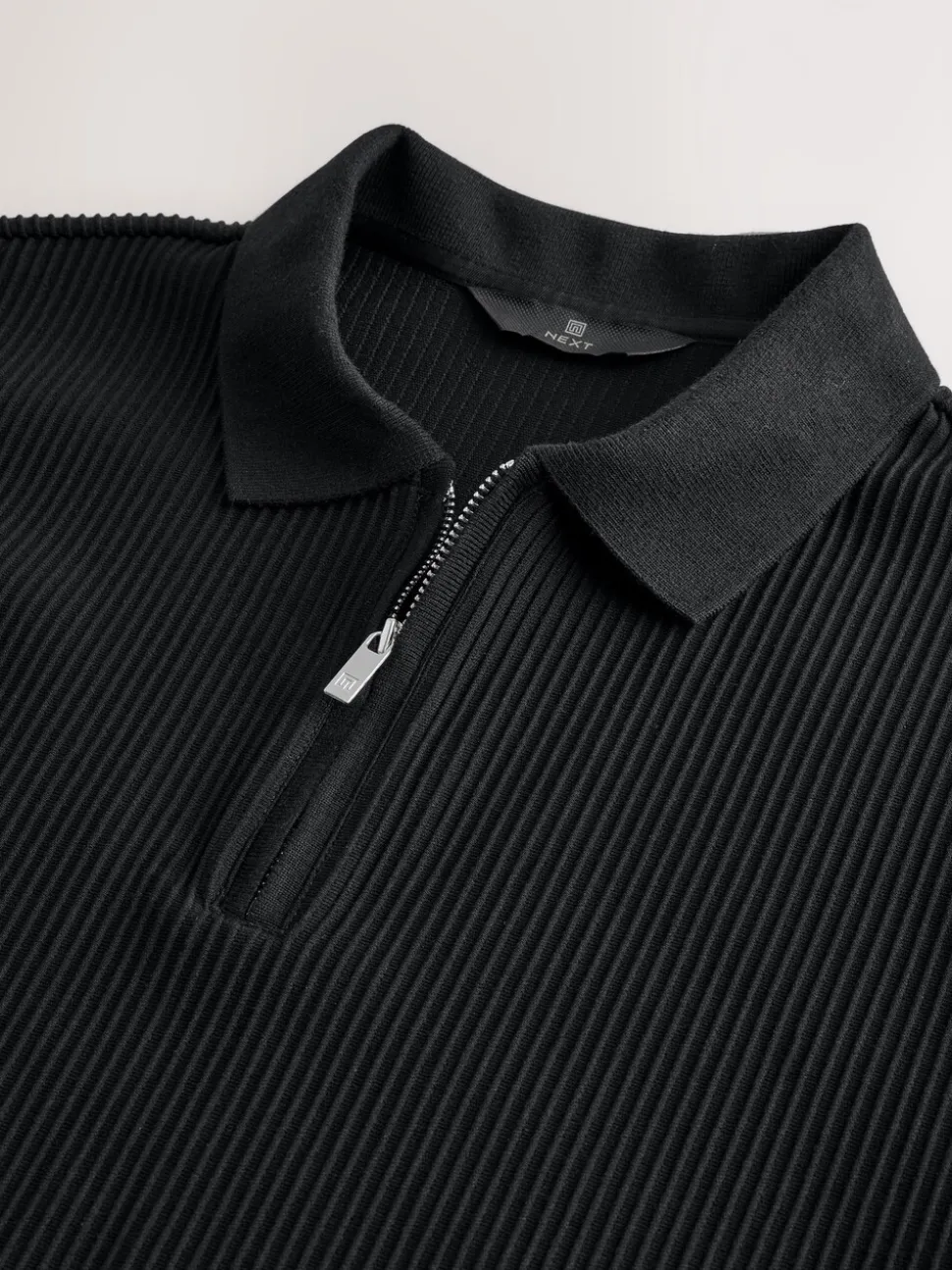 Zwart - Smart poloshirt met textuur en rits