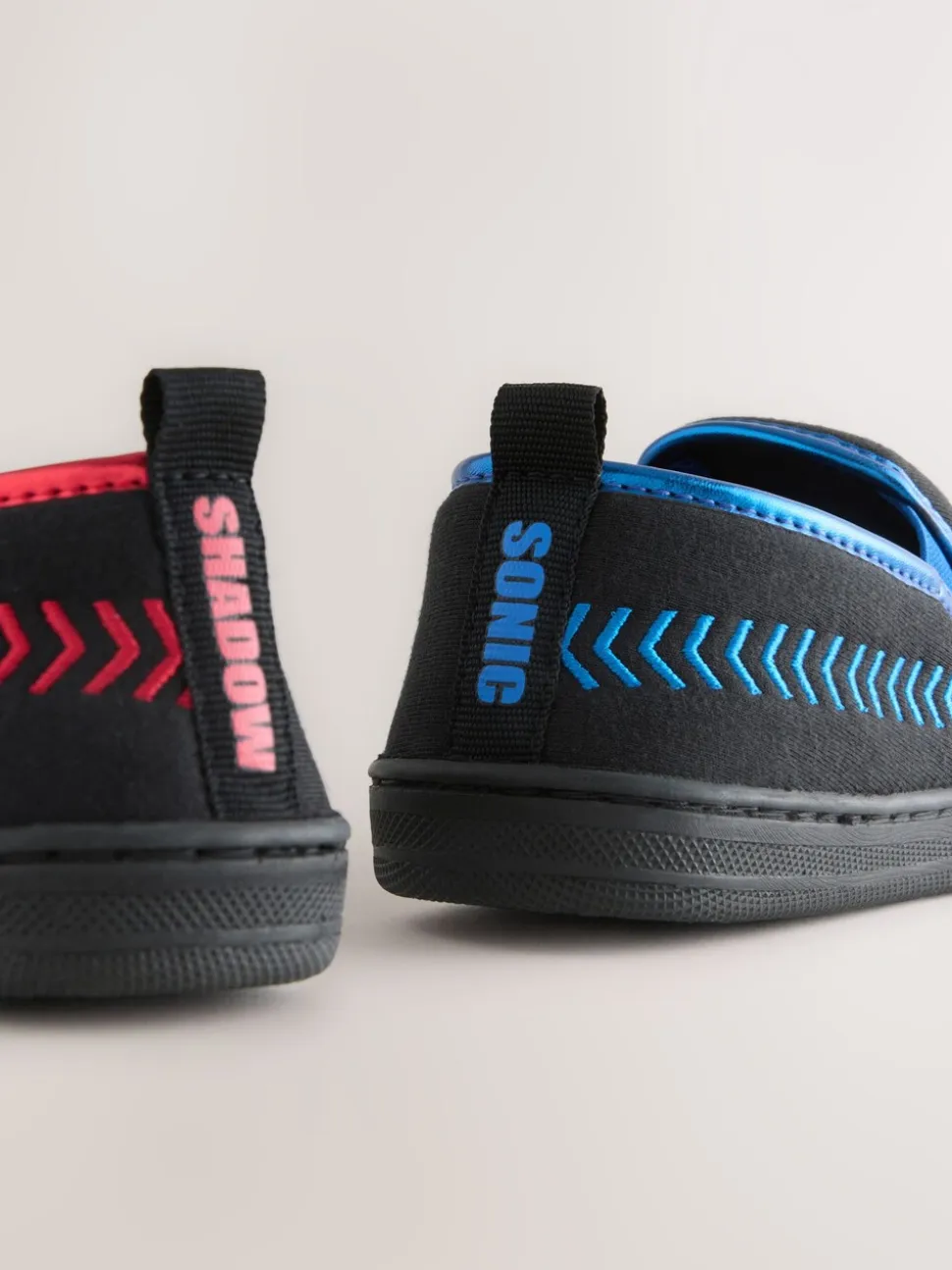 Zwart - Sonic pantoffels met omgevende zool