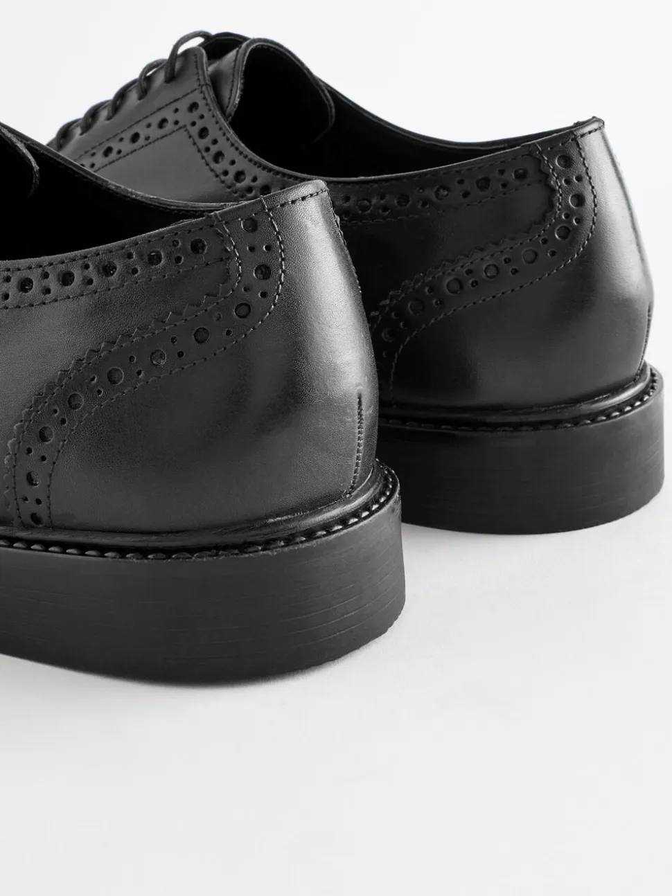 Zwart - Standaard pasvorm - Leren derby-brogues