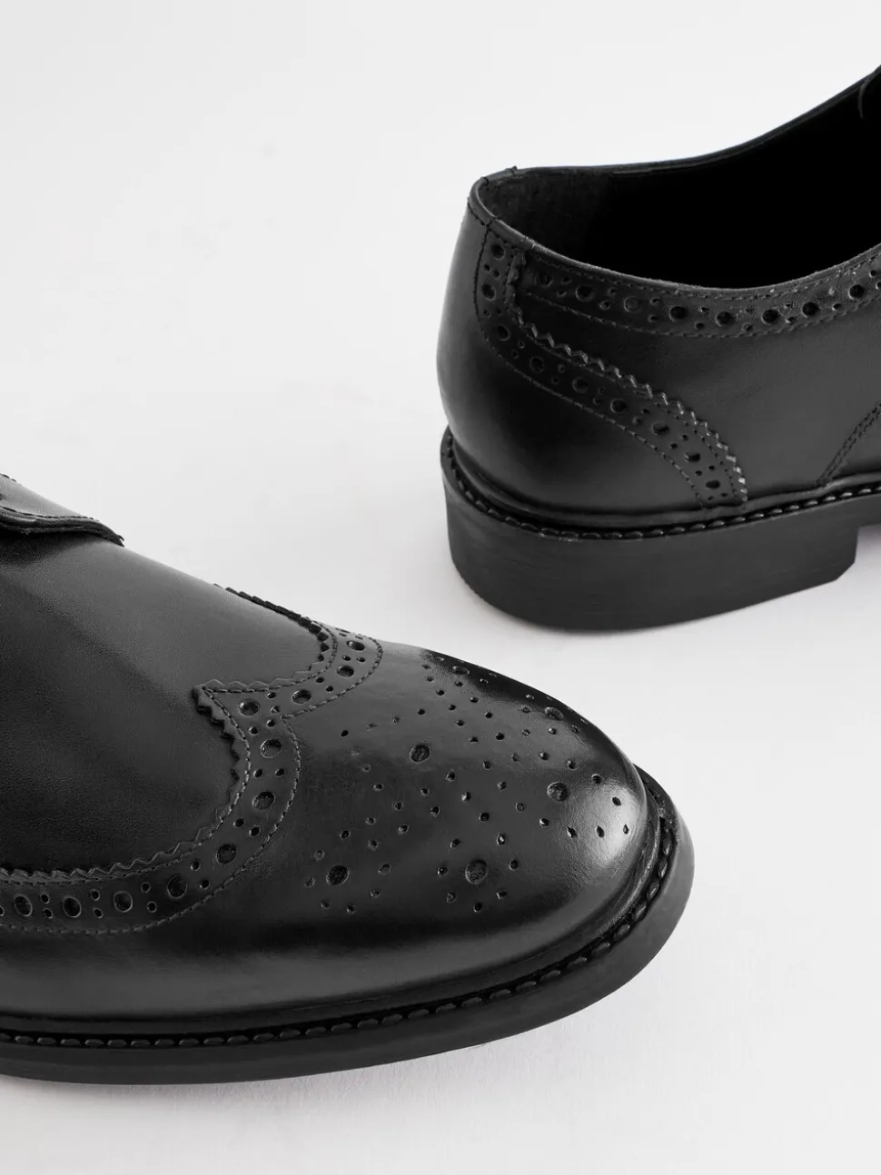 Zwart - Standaard pasvorm - Leren derby-brogues