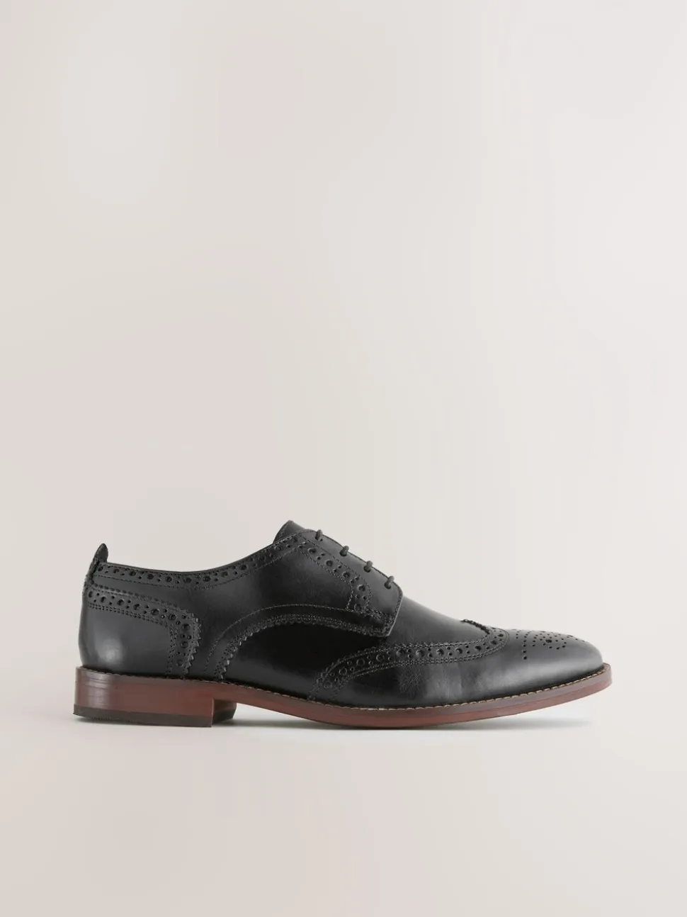 Zwart - Standaard pasvorm - Brogues van leer met contrasterende zool