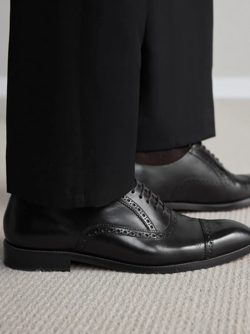 Zwart - Standaard pasvorm - Signature Italiaans leren brogues met gevleugelde neus
