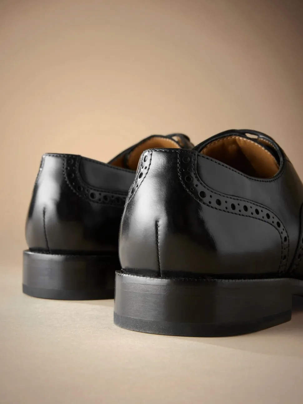 Zwart - Standaard pasvorm - Signature Italiaans leren brogues met gevleugelde neus