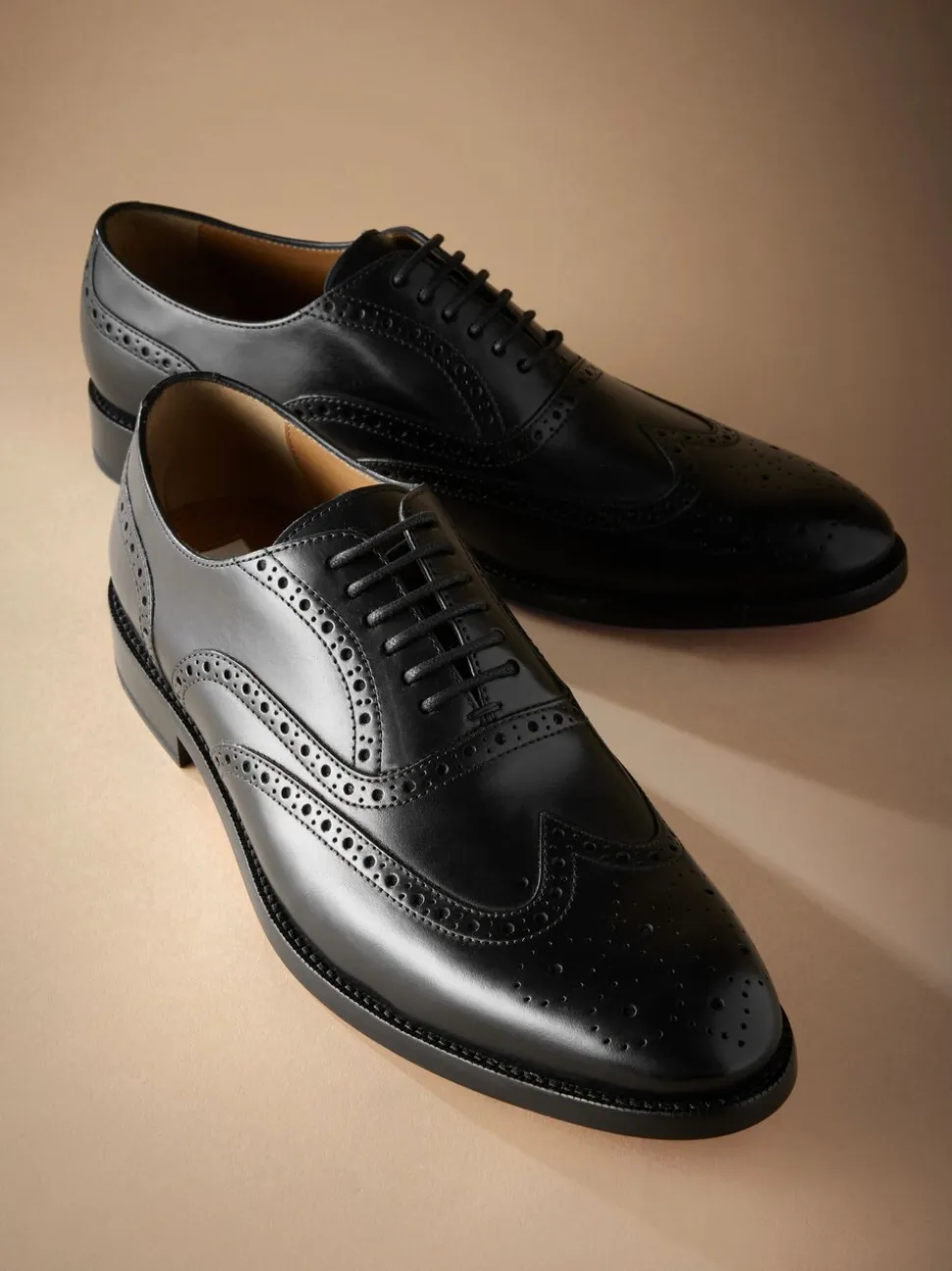 Zwart - Standaard pasvorm - Signature Italiaans leren brogues met gevleugelde neus