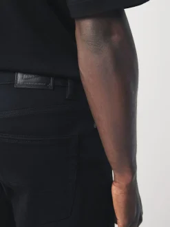 Zwart - Standaard toelopende pasvorm - Motionflex jeans