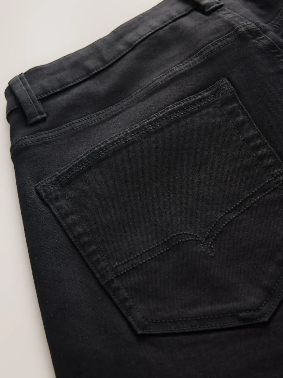 Zwart - Standaard toelopende pasvorm - Motionflex jeans