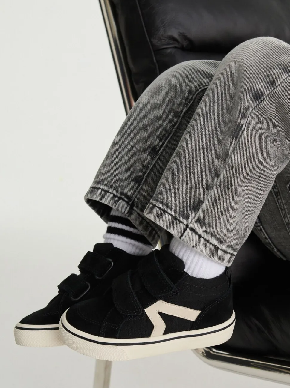 Zwart - Suède hoge sneakers met klittenbandsluiting