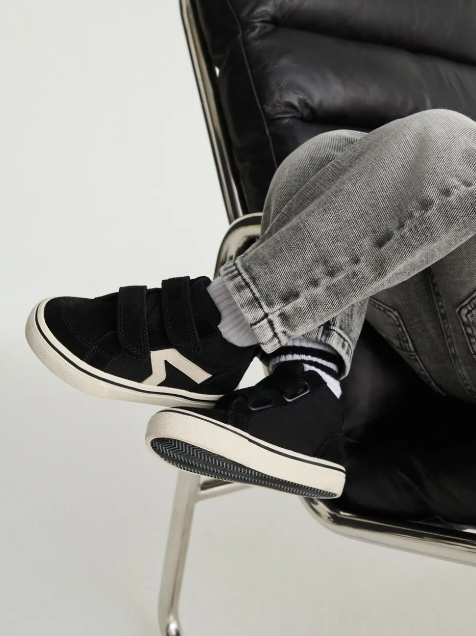 Zwart - Suède hoge sneakers met klittenbandsluiting