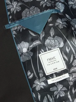 Zwart - Tailored fit - Kostuum met twee knopen: colbert