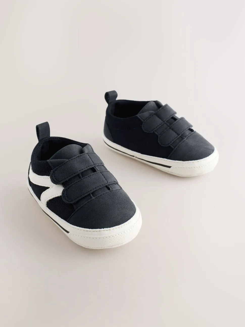 Zwart - Touch Fastening Baby Trainers (0-2mths)