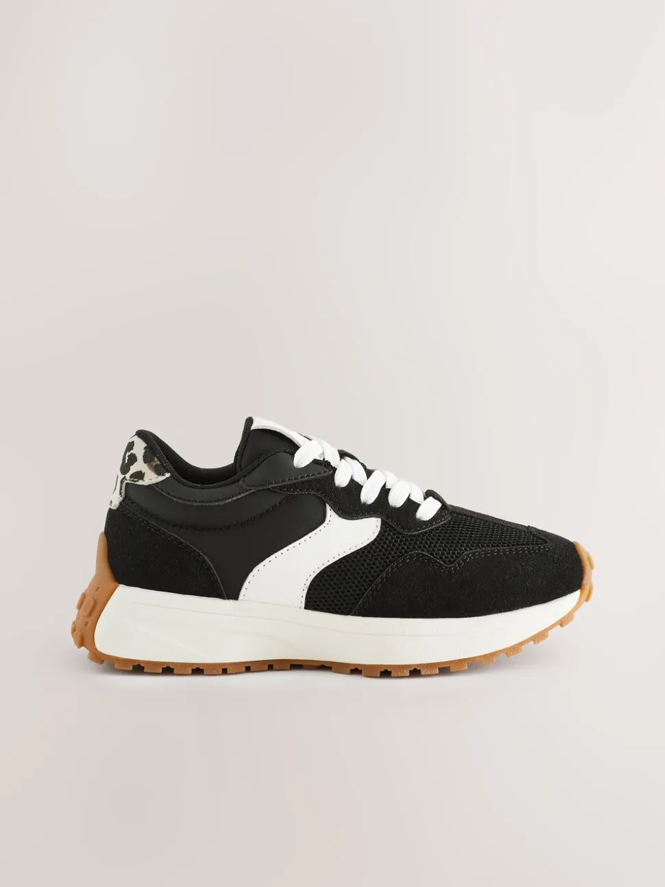 Zwart - Vetersneakers met dikke zool