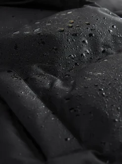 Zwart - Waterdichte gewatteerde jas met imitatiebontvoering (3-16jr)