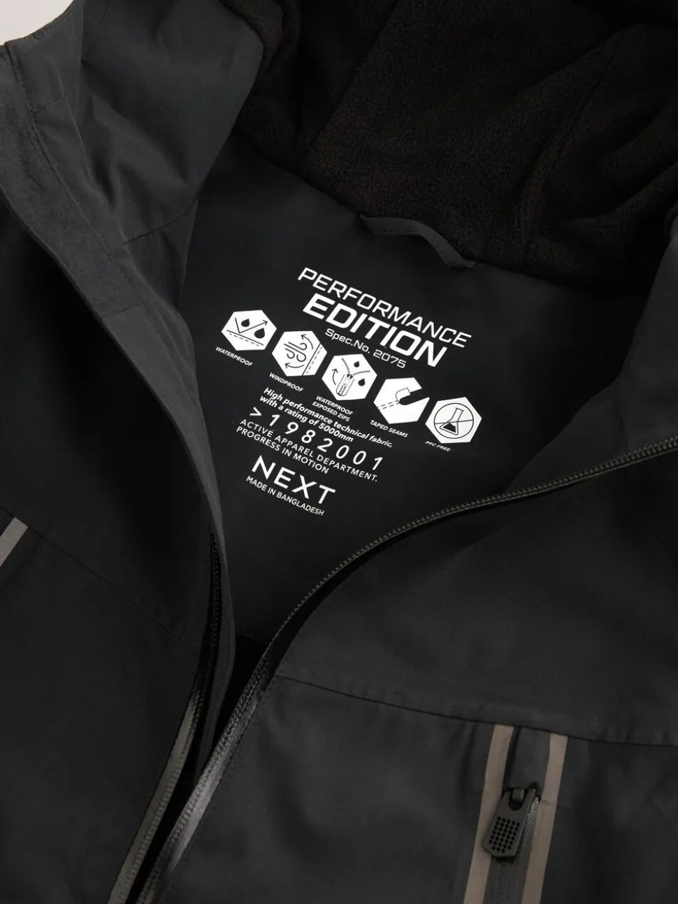 Zwart - Waterdichte jas met fleece voering en capuchon (3-17jr)
