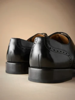 Zwart - Wijde pasvorm - Signature Italiaans leren brogues met gevleugelde neus